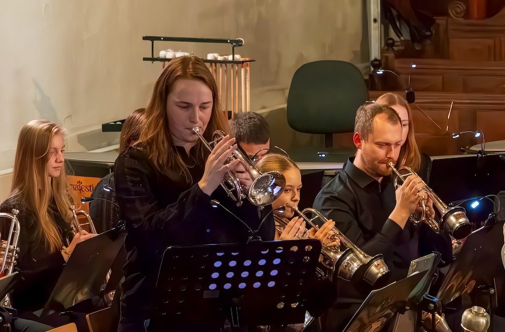 100-jarige brassband De Bazuin luidt nieuwjaar in